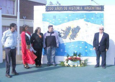 Ca�ad�n Seco honr� a los ca�dos en Malvinas