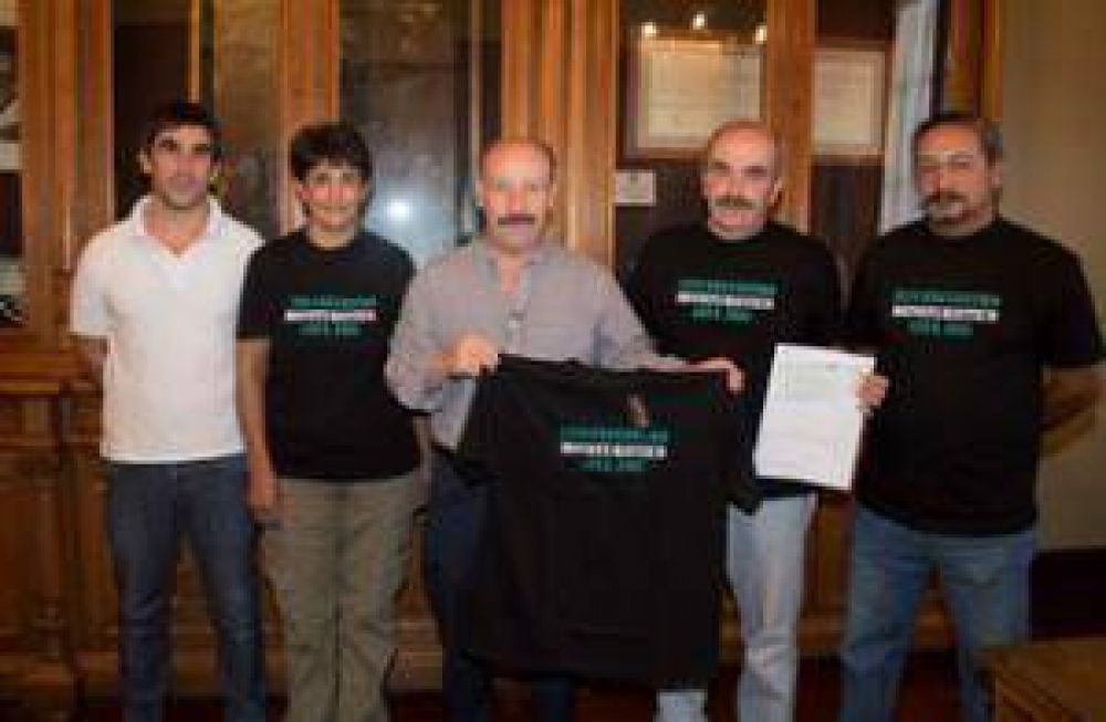El Intendente entreg� un subsidio de 15 mil pesos a los organizadores del 26� Encuentro Mototur�stico