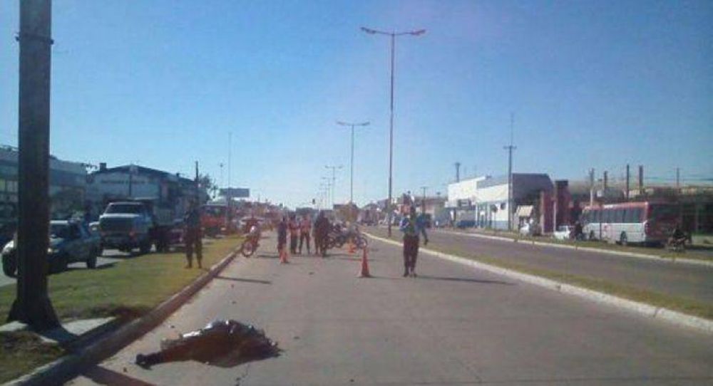 Motociclista atropell� y mat� a un peat�n