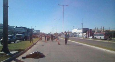 Motociclista atropell� y mat� a un peat�n