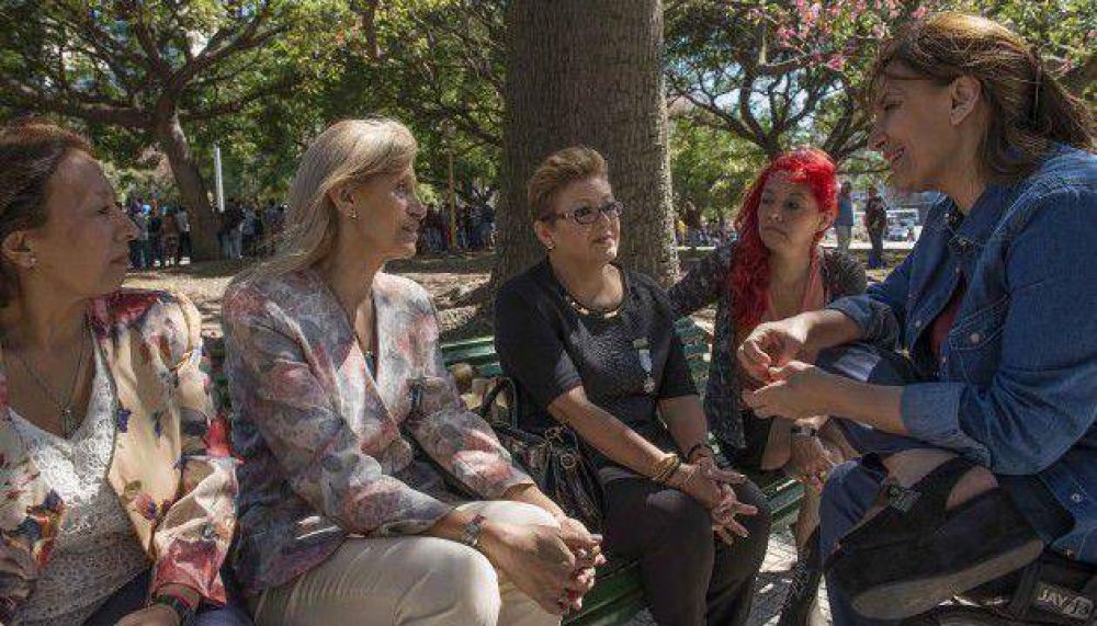 Michetti se reuni con veteranas de guerra en Plaza San Martn