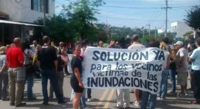 Vecinos damnificados por el temporal cortar�n la ruta E53