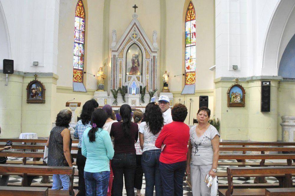 Ms de 500 fieles recorrieron las 7 iglesias en los mviles gratuitos