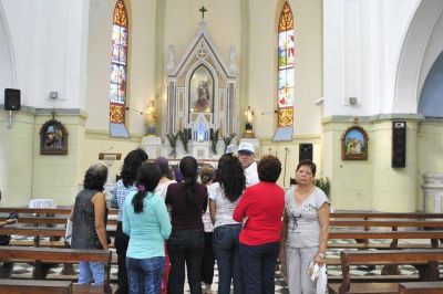 M�s de 500 fieles recorrieron las 7 iglesias en los m�viles gratuitos