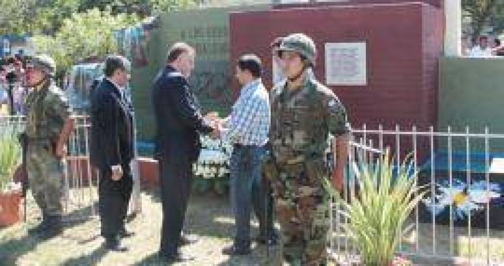Amaya y Alfaro homenajearon a nuestros h�roes de Malvinas