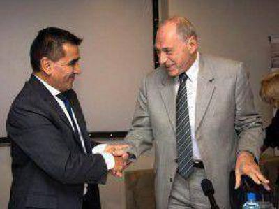 Rioseco sum� a Zafaroni a su vidriera de notables