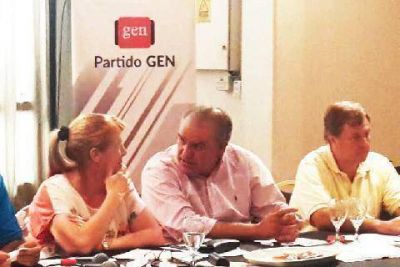 �Entre las convicciones y las conveniencias, los radicales eligieron las conveniencias�