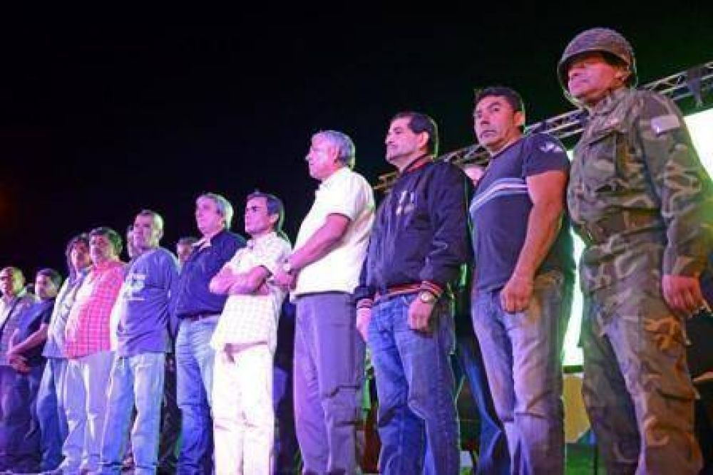 San Fernando realiz� una Vigilia y homenaje art�stico a los Veteranos de Malvinas