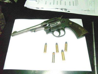 Capturan a un individuo fuertemente armado