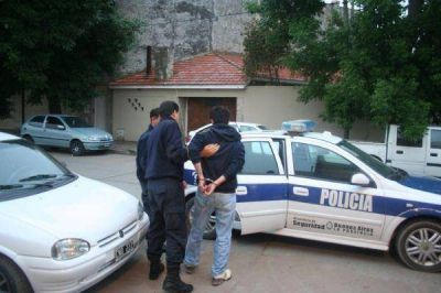 Detuvieron a un polic�a por el asesinato de un joven