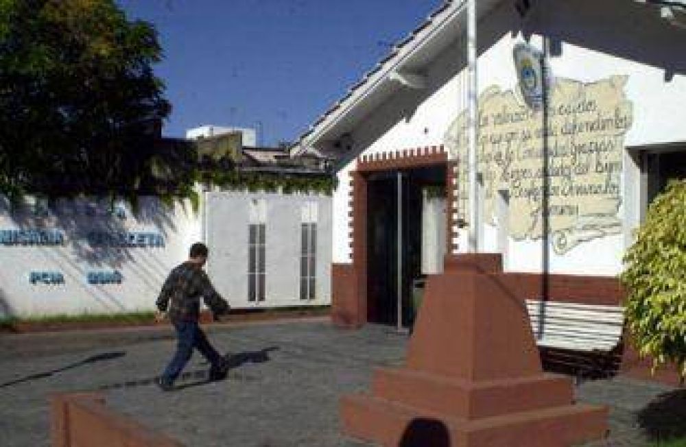 Ex novios terminaron a las trompadas en la Comisar�a Sexta de Ezpeleta