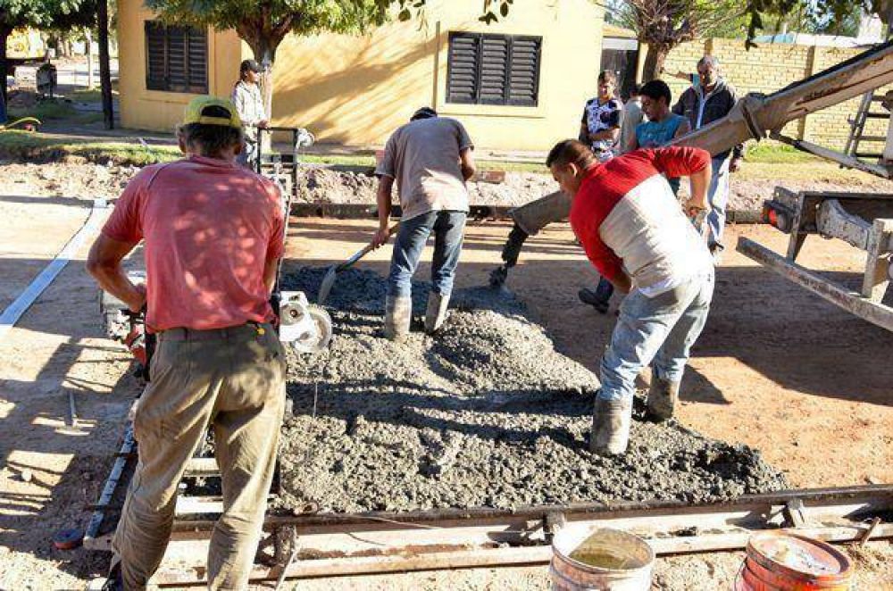 Barrio Coronel Dorrego: Avanza la obra de pavimentaci�n que beneficiar� a 9000 vecinos