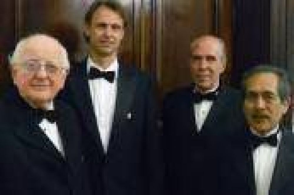 La Plata: Hoy en el Coliseo Podest�, la Misa Criolla interpretada por Opus Cuatro