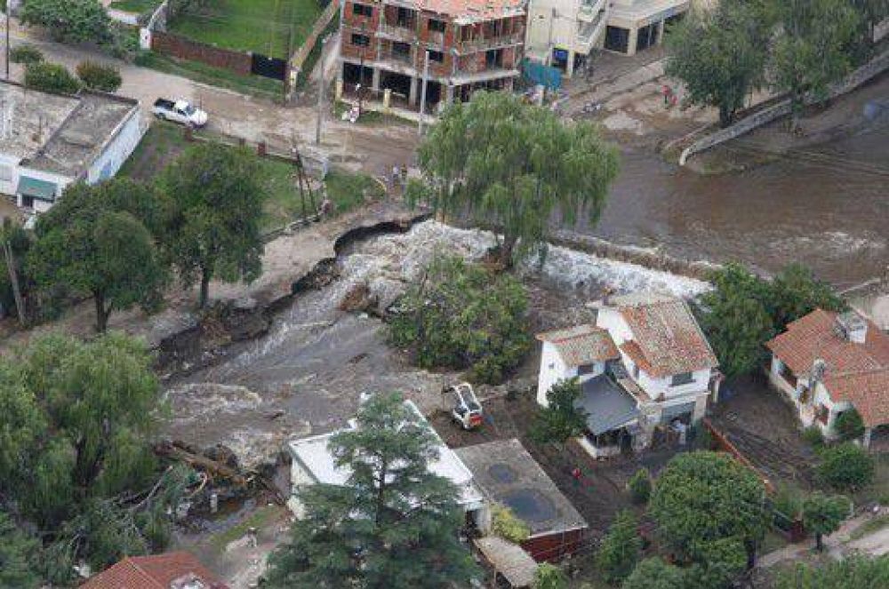 Vecinos afectados por el temporal cortaron la ruta por falta de respuestas