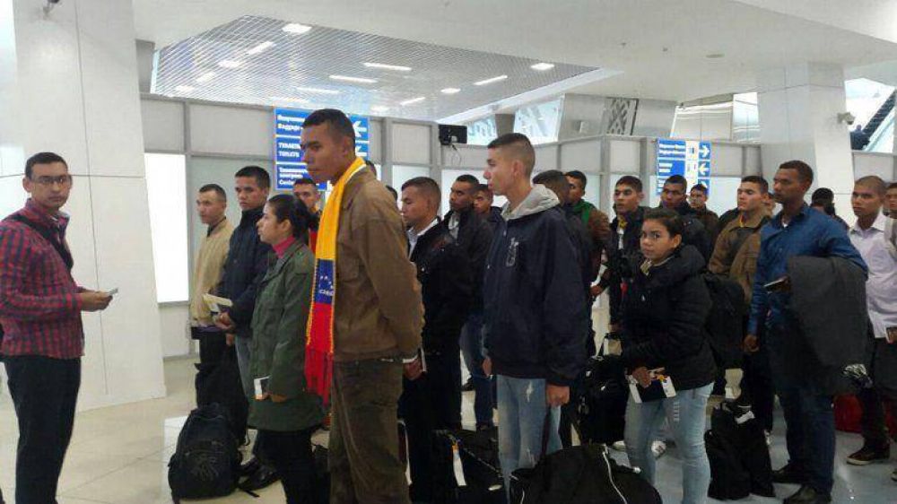 Los venezolanos que se escapan de la crisis: cerca de 60 se radican por mes en Uruguay