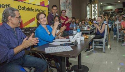 Michetti detall� sus propuestas para la Comuna 8