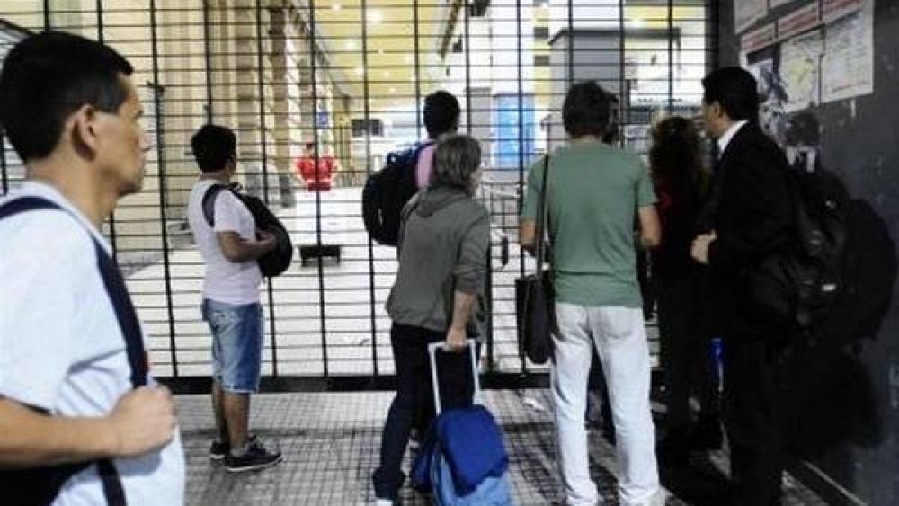 Agredieron a guarda y se paraliz� el servicio del tren Sarmiento