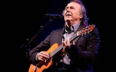Serrat dio un concierto en Tigre ante una multitud y defendi� la causa Malvinas
