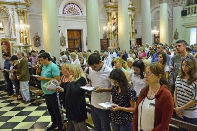 Andreotti asisti� a la misa de Pascua de la Parroquia Nuestra Se�ora de Ar�nzazu
