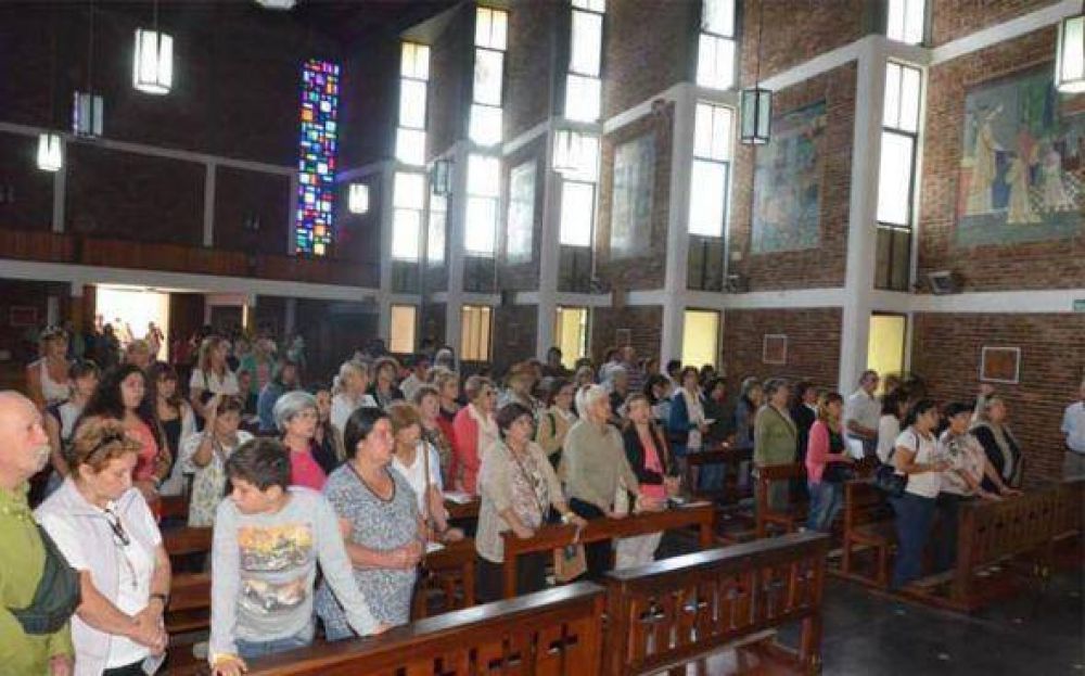 Semana Santa en Pilar: M�s de 150 vecinos participaron del Circuito de las Siete Iglesias