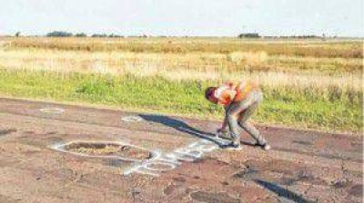 Bautizaron los baches de la RP67