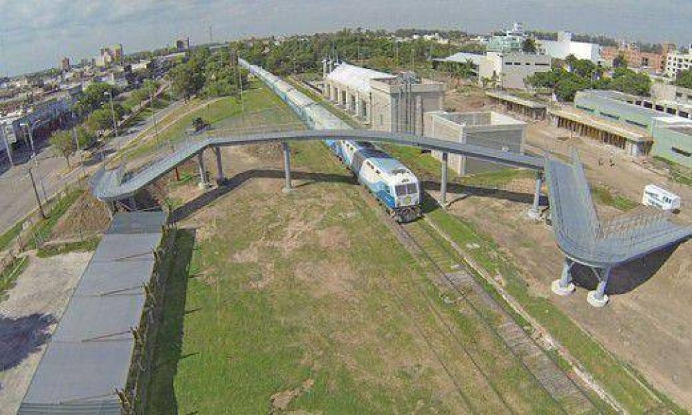 Culmin� el montaje del puente peatonal en el predio ferrourbano
