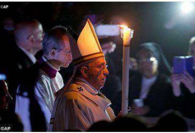 �No se puede vivir la Pascua sin entrar en el misterio�, homil�a en noche de Vigilia