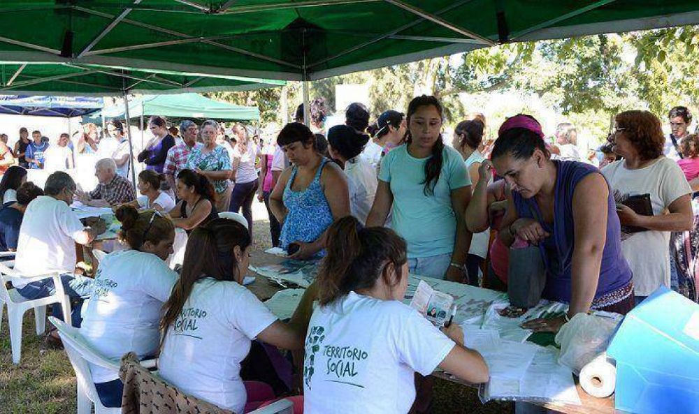 Cientos de personas concurrieron a los comedores de pescado cooperativos de Brugo y Hernandarias 