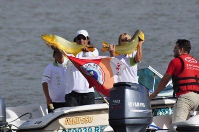 M�s de 230 pescadores se largaron a la b�squeda del dorado en el Paso