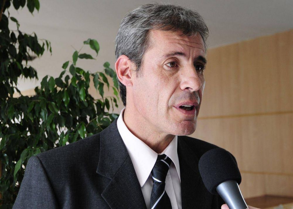 El director de la Maternidad en estado reservado tras un vuelco