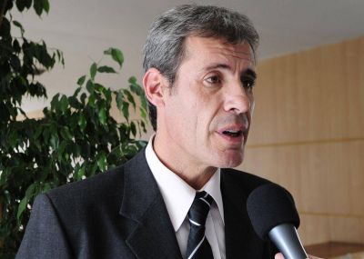 El director de la Maternidad en estado reservado tras un vuelco
