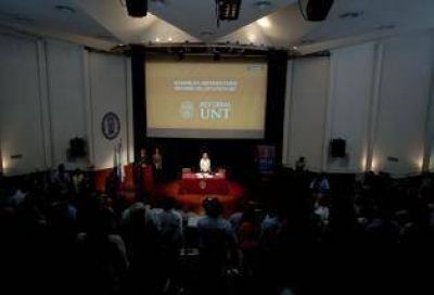 Un requisito en el proyecto de carrera docente causa pol�mica
