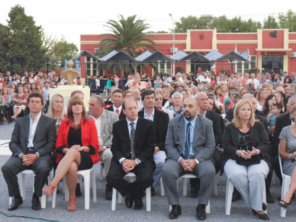 Winifreda: el festejo del centenario con gui�os del Gobierno a la intendenta Marta Berg