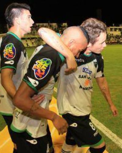 San Mart�n venci� 3-1 a Tigre y logr� as� su primera victoria de local en este torneo