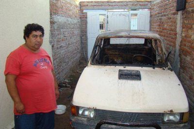 Se incendi� otro auto en Santa Rosa