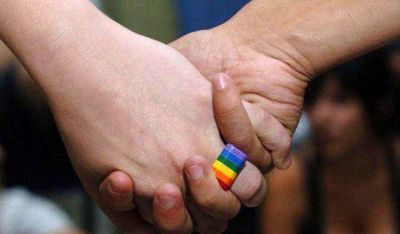Detuvieron a una pareja gay por besarse en el Parque
