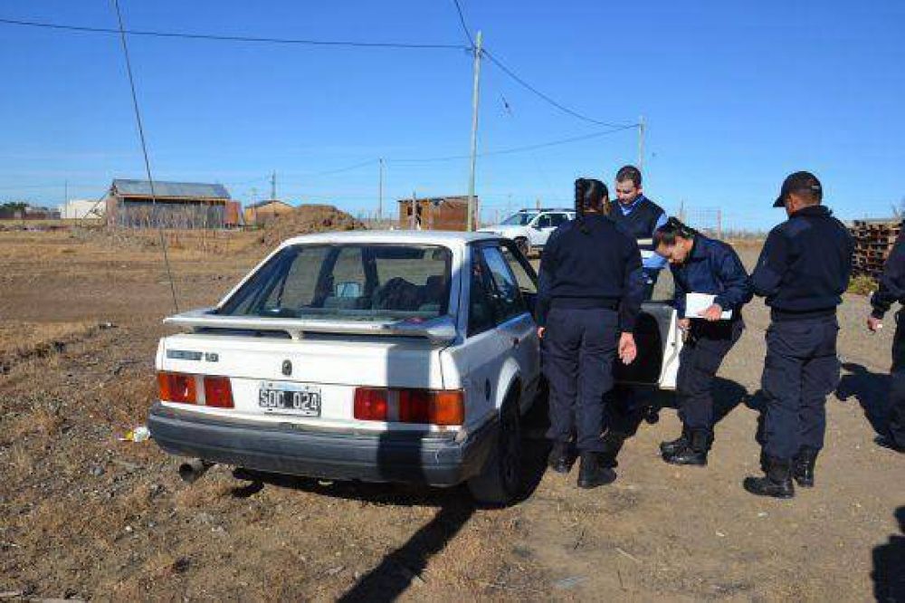 En allanamiento recuperan un veh�culo robado
