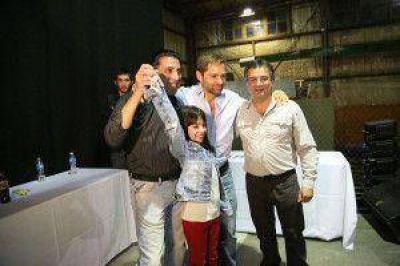 Emotivo acto de entrega de viviendas