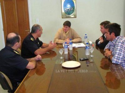 Gargaglione recibi� al superintendente de Seguridad