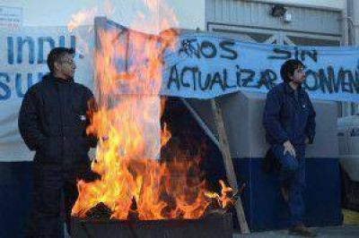 Empleados de Camuzzi hacen un paro por mejoras salariales y de condiciones de trabajo