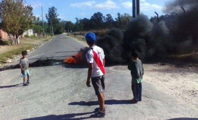 Protesta de vecinos de Las Dalias por desborde de cloacas
