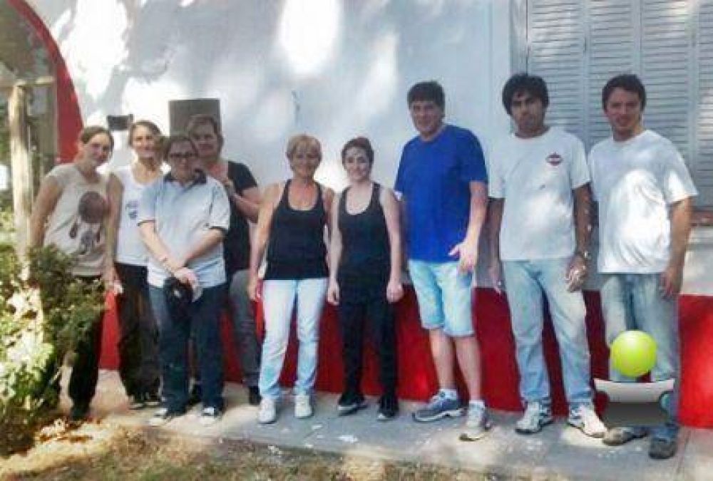 UNIDOS PRO BRAGADO REALIZO TRABAJO DE PINTURAS EN VARIAS ESCUELAS DEL PARTIDO