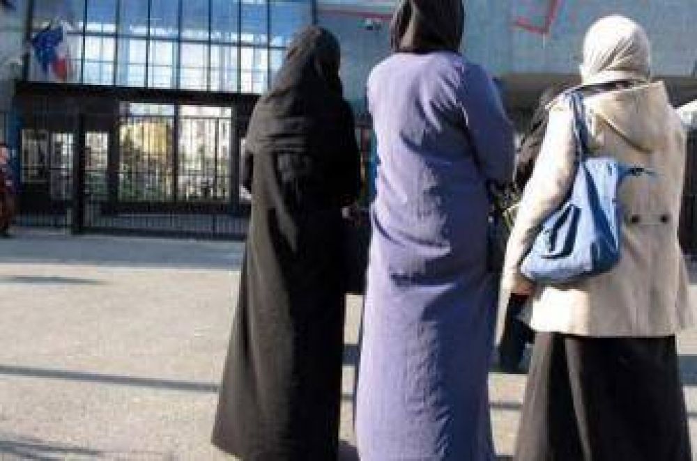 Alumnas musulmanas obligadas a utilizar minifaldas en Bélgica