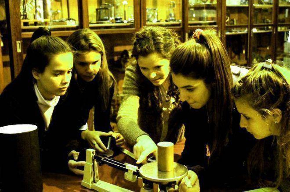 De la teor�a al experimento: el Museo de F�sica de la UNLP, al servicio de las escuelas