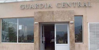 Sufri� un ataque de patotas, lo call� cinco d�as e ingres� grave al hospital