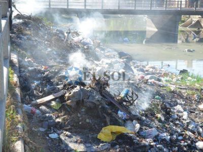 Vecinos se quejan por un basural