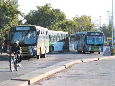 El Gobierno de Mendoza les debe unos $70 millones a los due�os de los micros