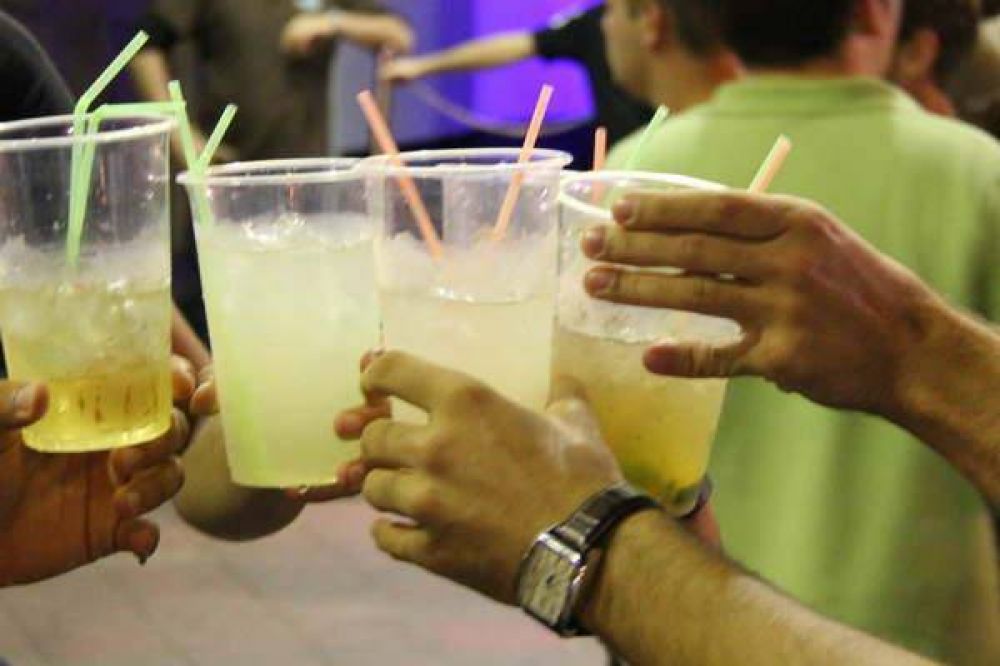 Sorprenden a menores de edad alcoholizados en un local bailable