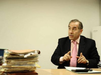 Una banda irrumpi� en forma violenta en la casa de un abogado penalista y se llev� un importante bot�n