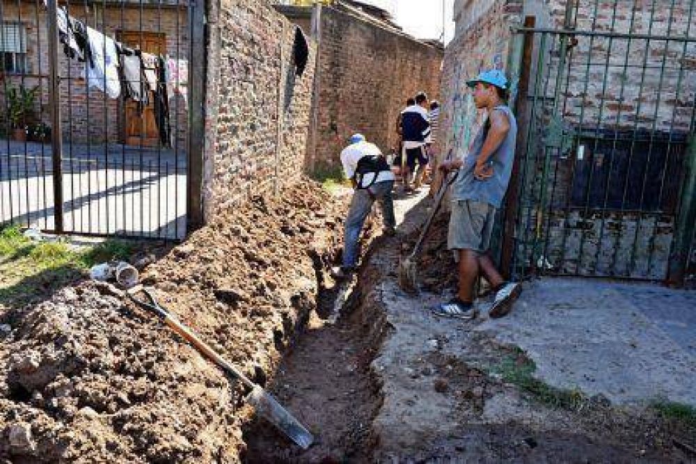 El Municipio conecta al barrio San Francisco a la red cloacal y realiza obras de mejora 